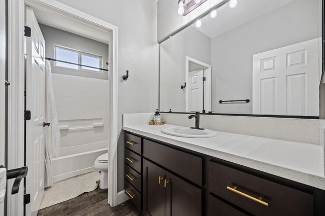 2898 Ship Rock Court, Tulare, CA 93274