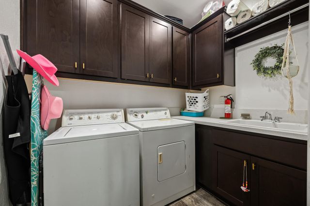 2898 Ship Rock Court, Tulare, CA 93274