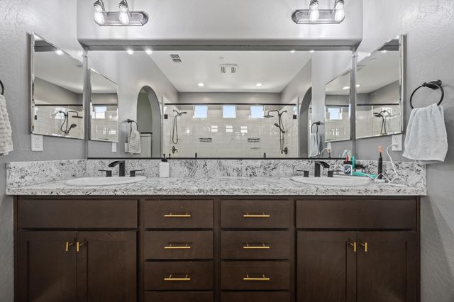 2898 Ship Rock Court, Tulare, CA 93274