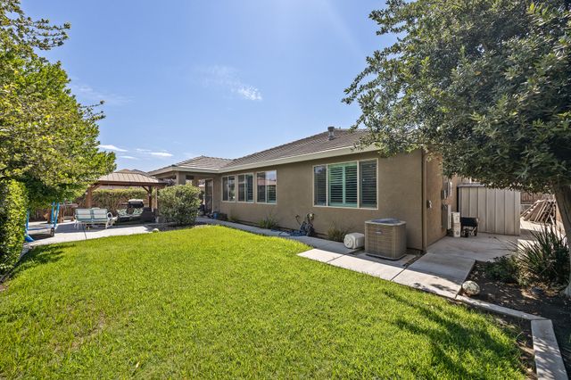 2898 Ship Rock Court, Tulare, CA 93274