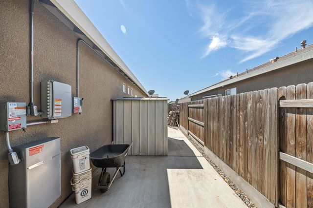 2898 Ship Rock Court, Tulare, CA 93274