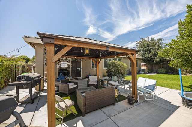 2898 Ship Rock Court, Tulare, CA 93274