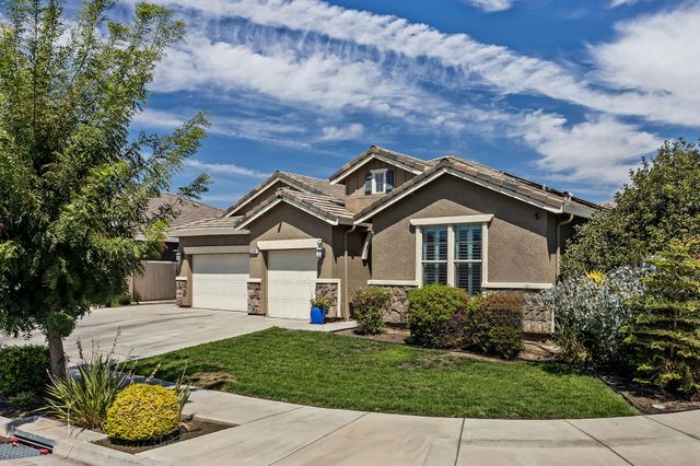 2898 Ship Rock Court, Tulare, CA 93274