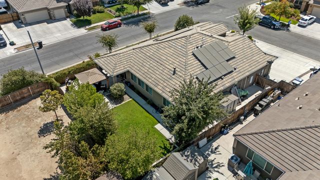 2898 Ship Rock Court, Tulare, CA 93274