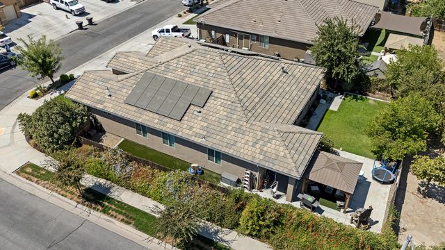 2898 Ship Rock Court, Tulare, CA 93274