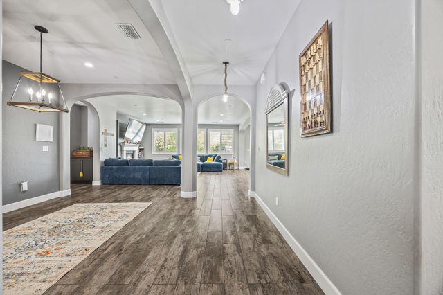 2898 Ship Rock Court, Tulare, CA 93274