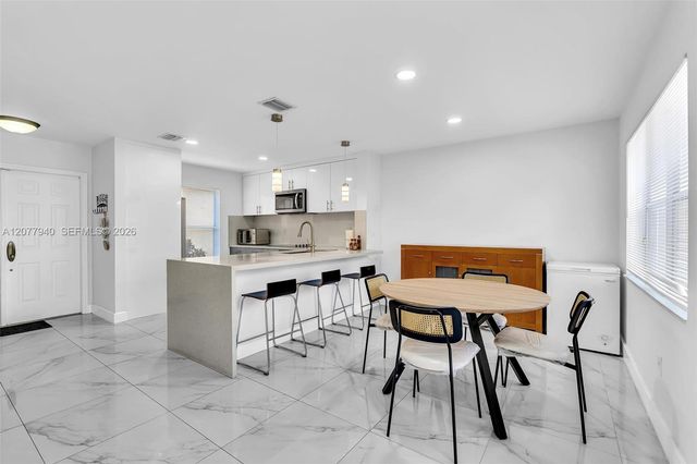 13949 N Forest Oak Circle, Davie, FL 33325