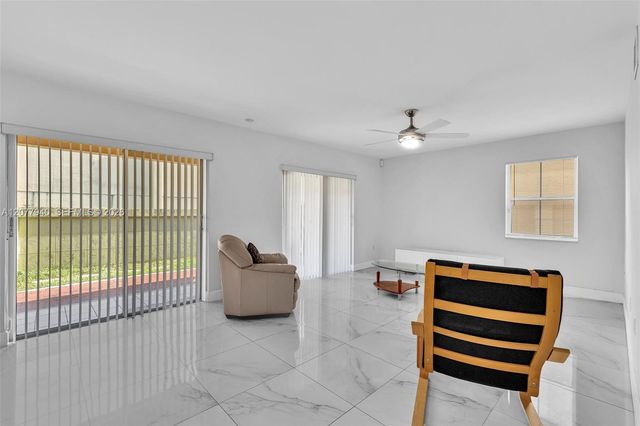 13949 N Forest Oak Circle, Davie, FL 33325