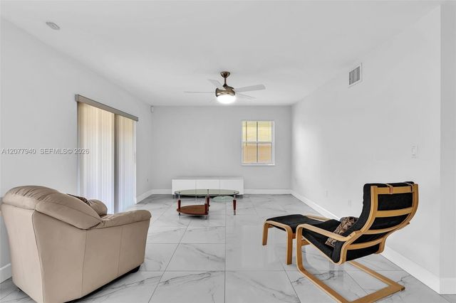 13949 N Forest Oak Circle, Davie, FL 33325