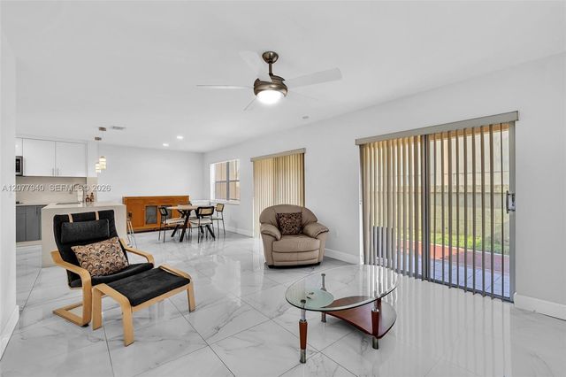 13949 N Forest Oak Circle, Davie, FL 33325