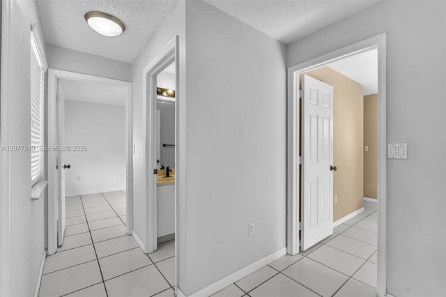 13949 N Forest Oak Circle, Davie, FL 33325