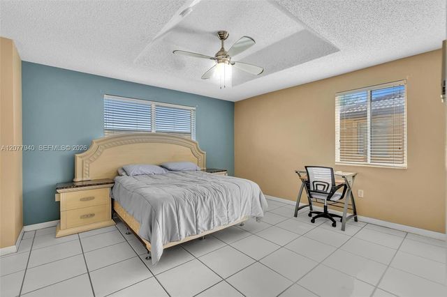 13949 N Forest Oak Circle, Davie, FL 33325