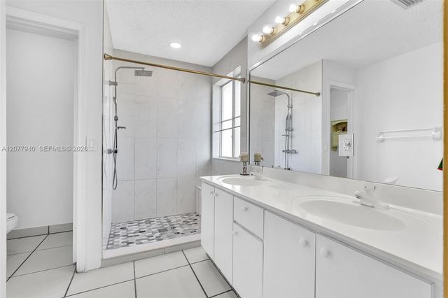 13949 N Forest Oak Circle, Davie, FL 33325