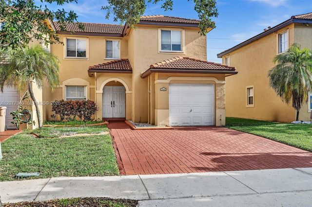 13949 N Forest Oak Circle, Davie, FL 33325