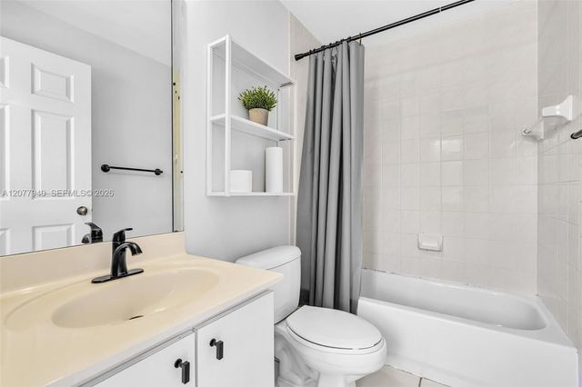 13949 N Forest Oak Circle, Davie, FL 33325