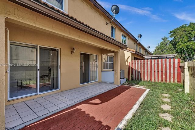 13949 N Forest Oak Circle, Davie, FL 33325
