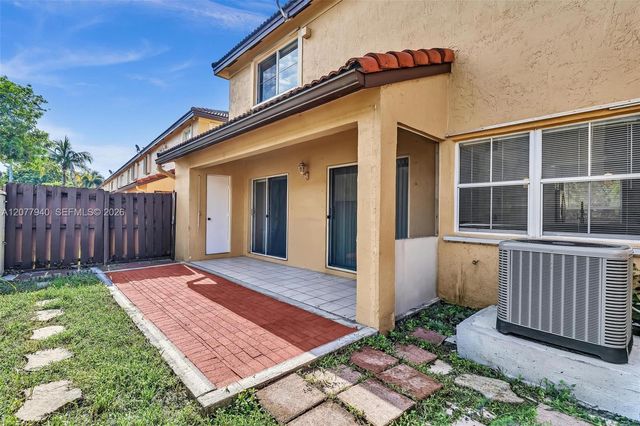 13949 N Forest Oak Circle, Davie, FL 33325