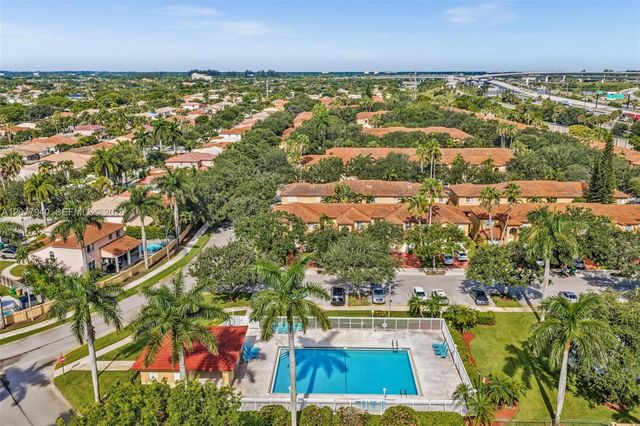 13949 N Forest Oak Circle, Davie, FL 33325