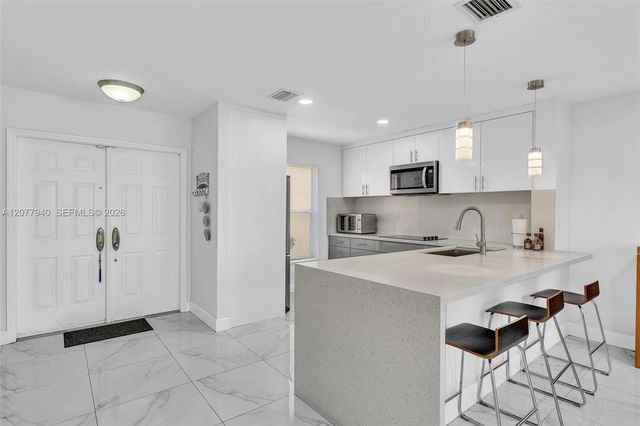 13949 N Forest Oak Circle, Davie, FL 33325