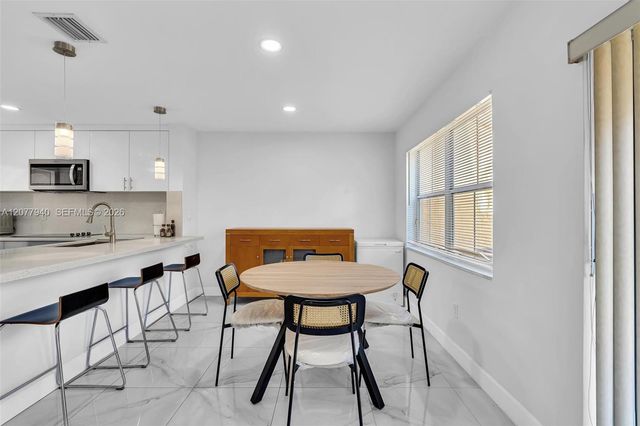 13949 N Forest Oak Circle, Davie, FL 33325