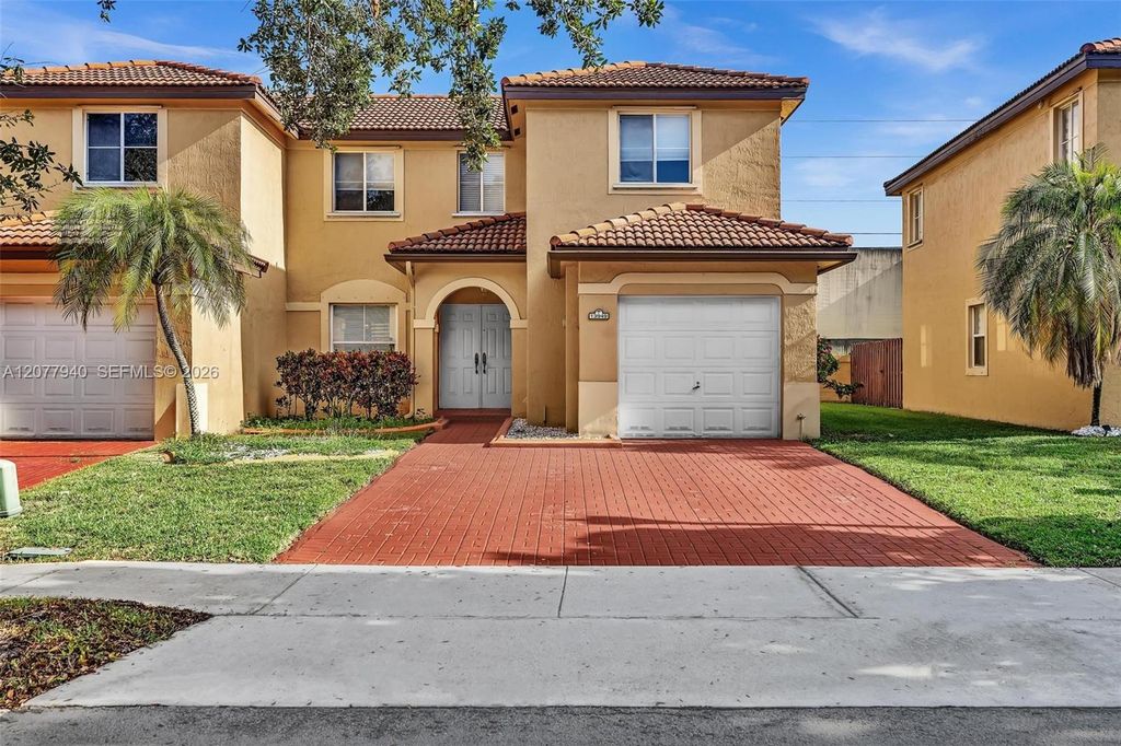 13949 N Forest Oak Circle, Davie, FL 33325
