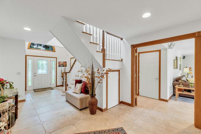 6 Mill Pond Road, Hampton Bays, NY 11946
