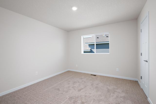 902 Spruce Circle N, Cambridge, MN 55008