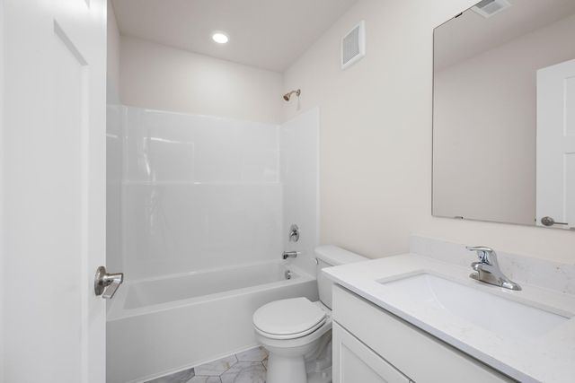 902 Spruce Circle N, Cambridge, MN 55008