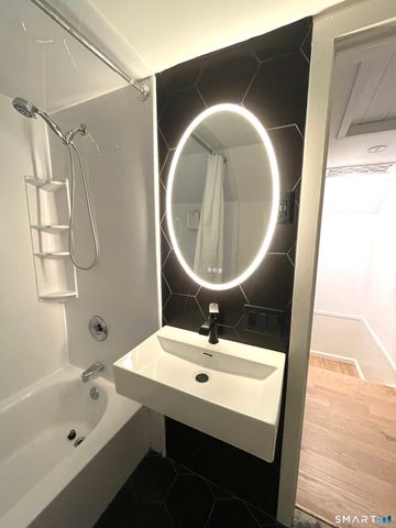 784 East Broadway, Milford, CT 06460