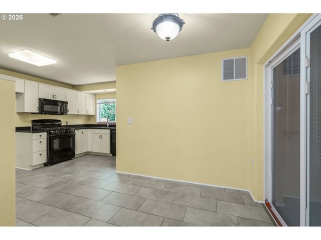 333 HOLMES Ln, Oregon City, OR 97045