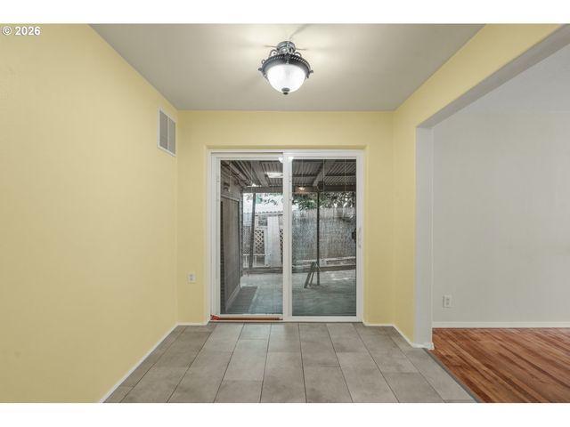 333 HOLMES Ln, Oregon City, OR 97045