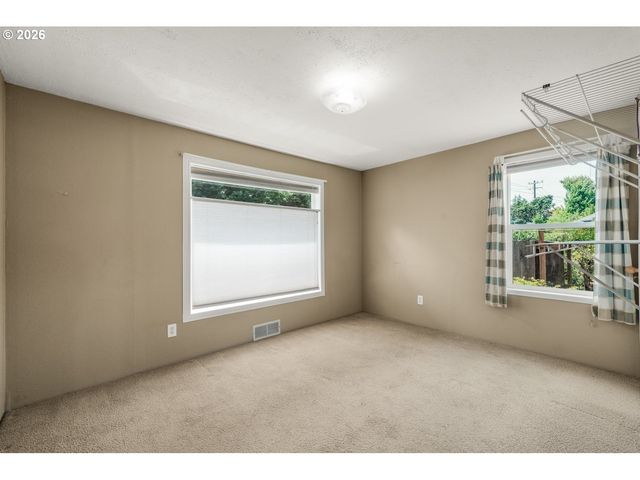 333 HOLMES Ln, Oregon City, OR 97045