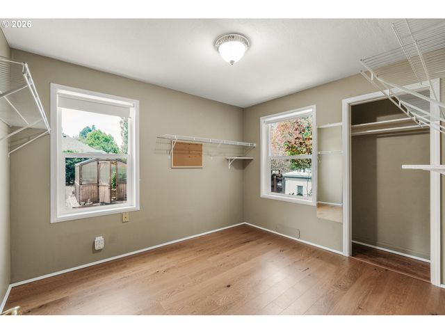 333 HOLMES Ln, Oregon City, OR 97045