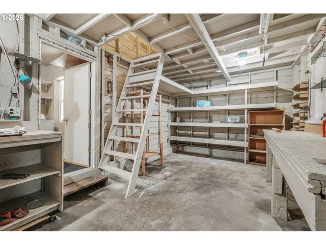 333 HOLMES Ln, Oregon City, OR 97045