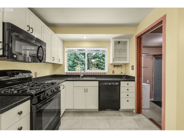 333 HOLMES Ln, Oregon City, OR 97045