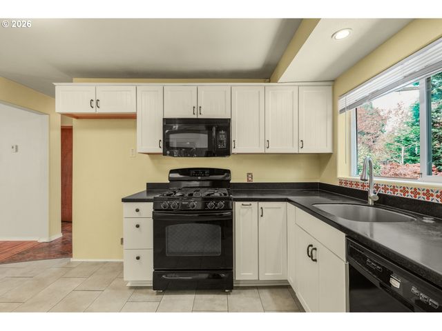 333 HOLMES Ln, Oregon City, OR 97045
