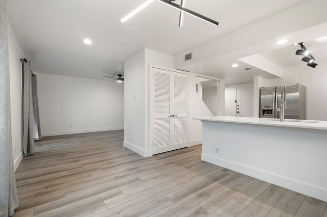 3919 Holland Avenue 206, Dallas, TX 75219