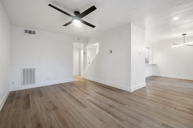 3919 Holland Avenue 206, Dallas, TX 75219