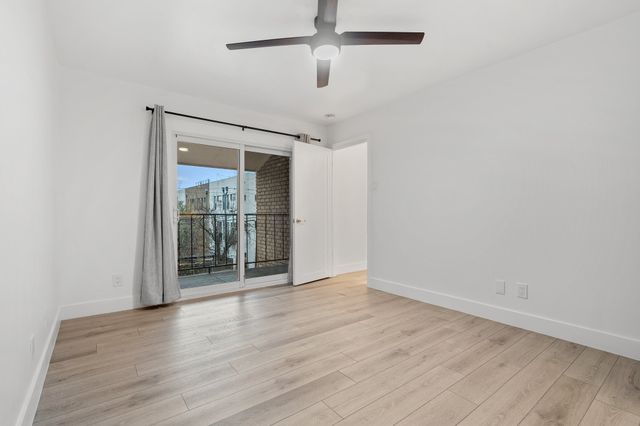3919 Holland Avenue 206, Dallas, TX 75219