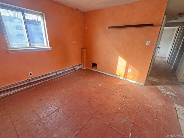 192 Ferraris Street, Copiague, NY 11726