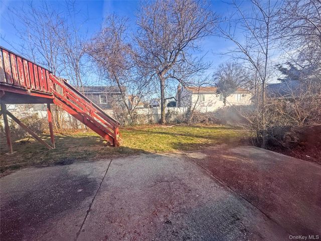 192 Ferraris Street, Copiague, NY 11726