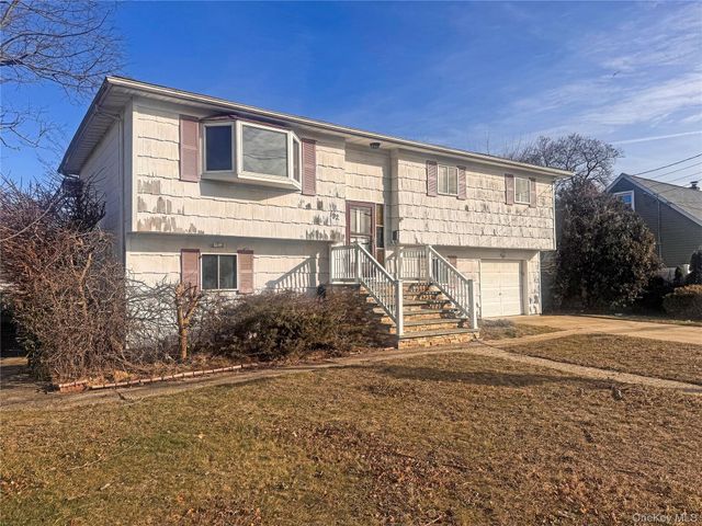 192 Ferraris Street, Copiague, NY 11726