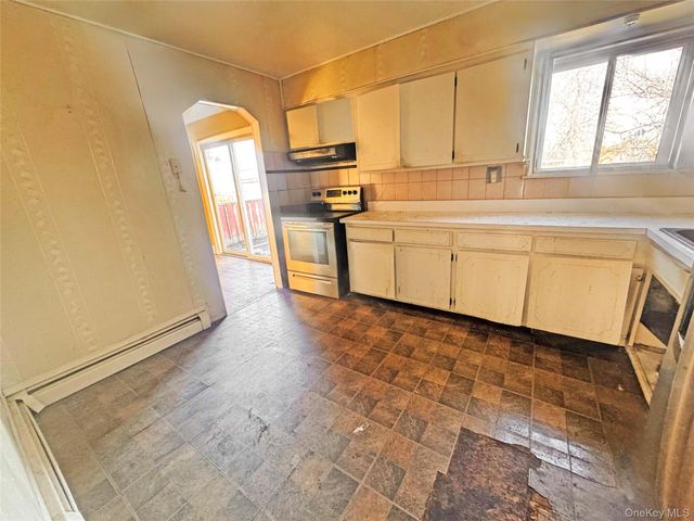 192 Ferraris Street, Copiague, NY 11726