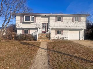 192 Ferraris Street, Copiague, NY 11726