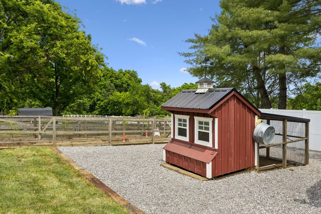 102 Azalea Ln, Franklin, TN 37064
