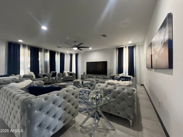 8616 W RANCHO Drive, Glendale, AZ 85305