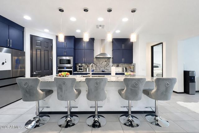 8616 W RANCHO Drive, Glendale, AZ 85305