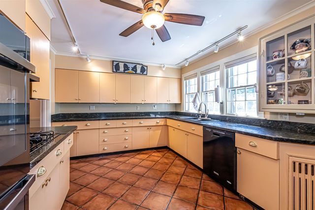 1391 Old North Main Street, Laconia, NH 03246