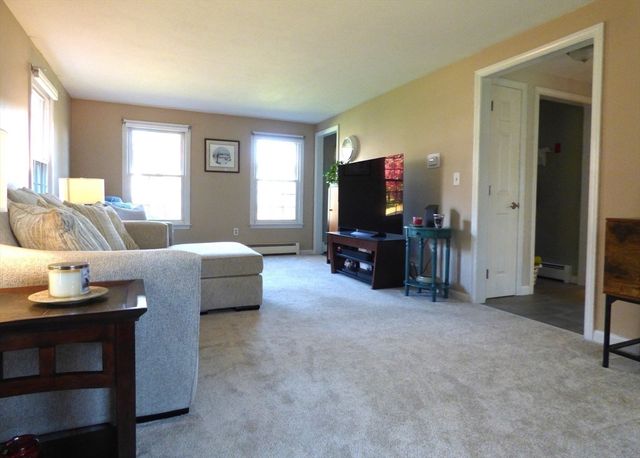 141 Barry St, Agawam, MA 01030