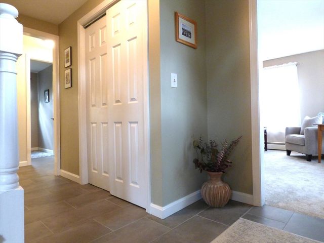 141 Barry St, Agawam, MA 01030